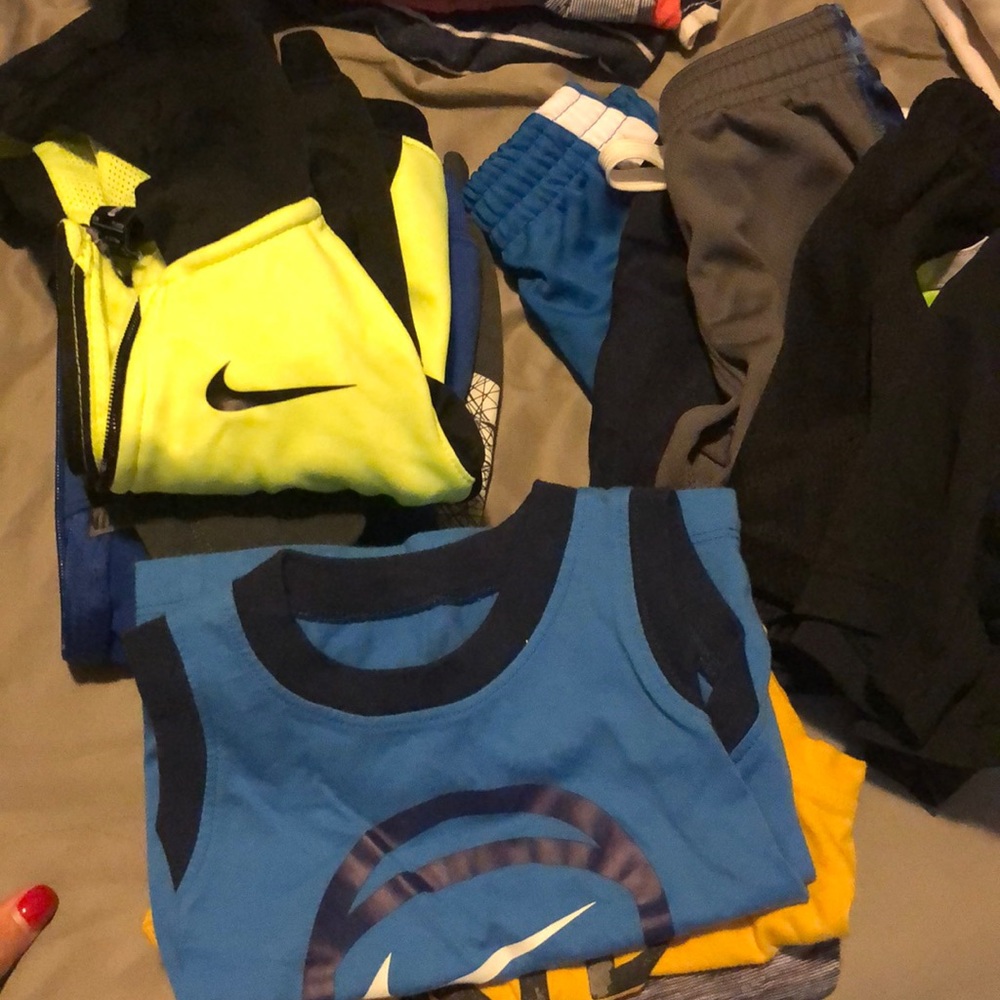 6/9mo - 18mo .. 10 items